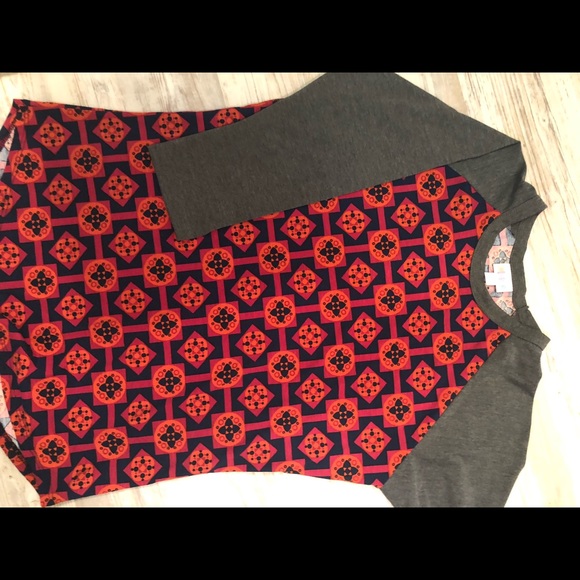 Lularoe Randy Tee - Picture 1 of 3
